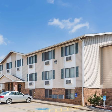 ซูเปอร์ 8 บาย วินด์แฮม แมนแฮตตัน แคนซัส Motel แมนฮัตตัน ภายนอก รูปภาพ