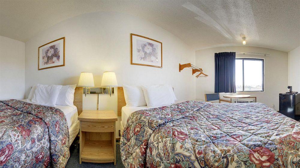 ซูเปอร์ 8 บาย วินด์แฮม แมนแฮตตัน แคนซัส Motel แมนฮัตตัน ภายนอก รูปภาพ