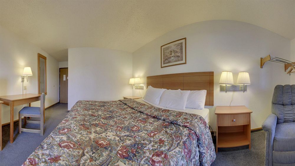 ซูเปอร์ 8 บาย วินด์แฮม แมนแฮตตัน แคนซัส Motel แมนฮัตตัน ภายนอก รูปภาพ